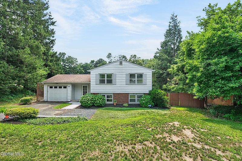 2nd image of 28 Tamarack Lane