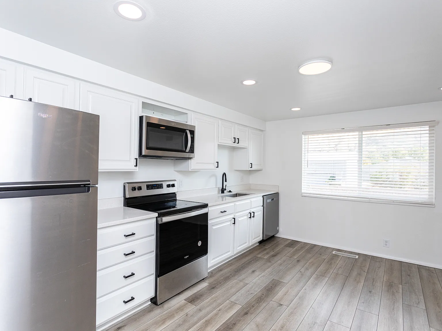 Sierra Ridge Apartments — Photo 2