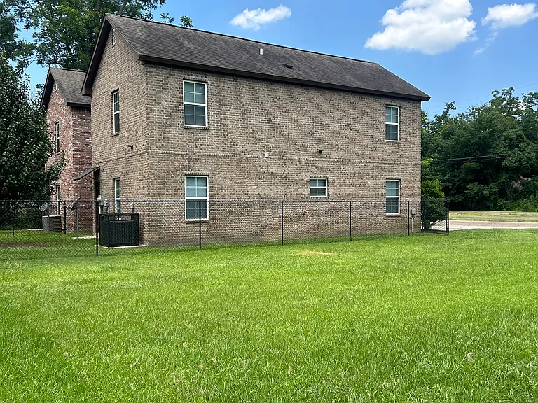 5390 Paige St — Photo 1