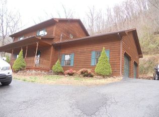 1225 New House Branch Rd, Grundy, VA 24614