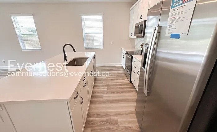 108 Jude Ln — Photo 3