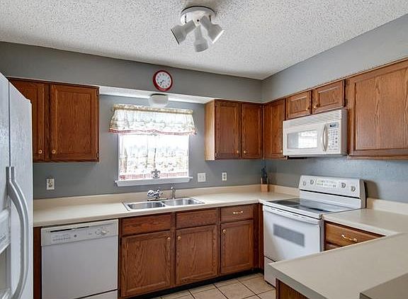 4th image of 2147 Pinehurst Dr