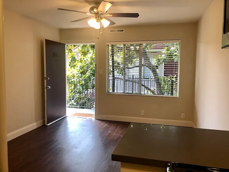 Claremont Park Apartments — Photo 15