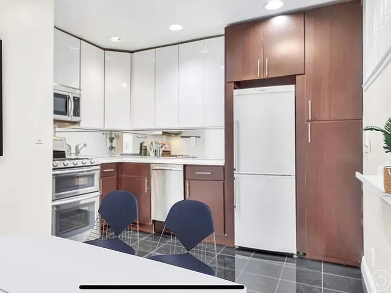 264 W 77th St #8 — Photo 4
