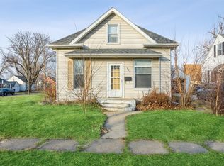 328 34th St NE, Cedar Rapids, IA 52402