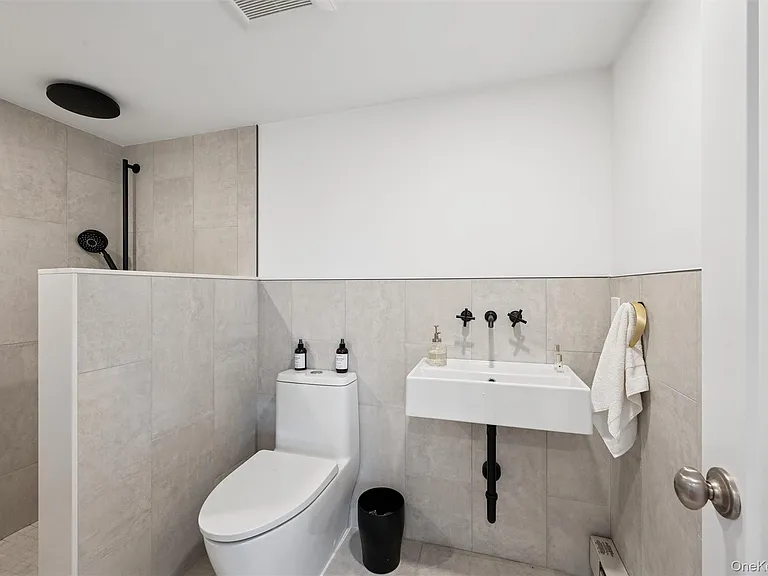 580 Gin Ln — Photo 28