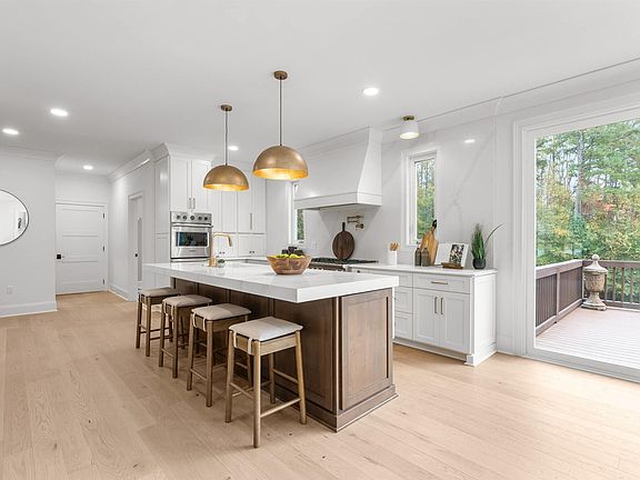 4th image of 12 Woodvalley Ct