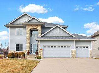 8425 Parkside Cir, West Des Moines, IA 50266