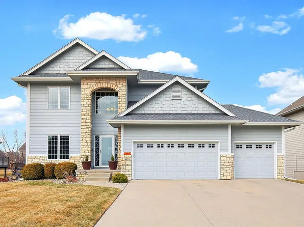 8425 Parkside Cir, West Des Moines, IA 50266