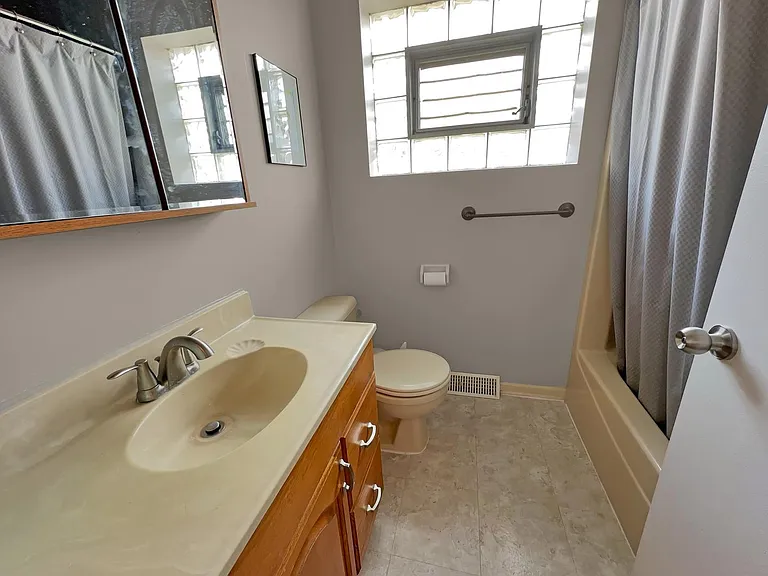 12716 S Saginaw Ave — Photo 10