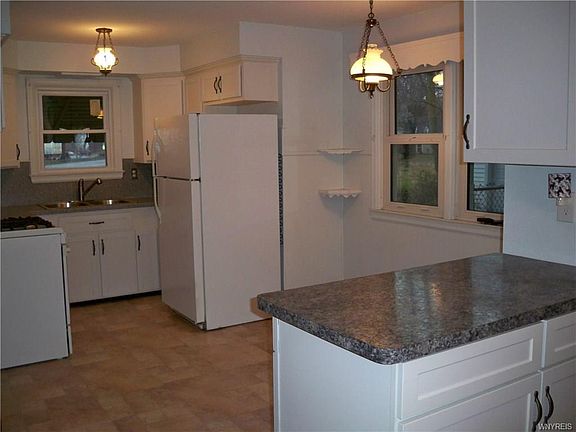 3rd image of 3524 Niagara Falls Blvd