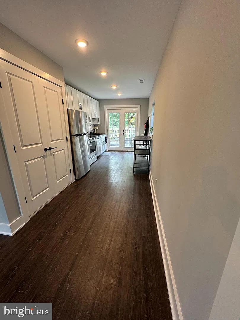 1 bed, 1.0 bath, 880 sqft, $1,800 — Photo 4