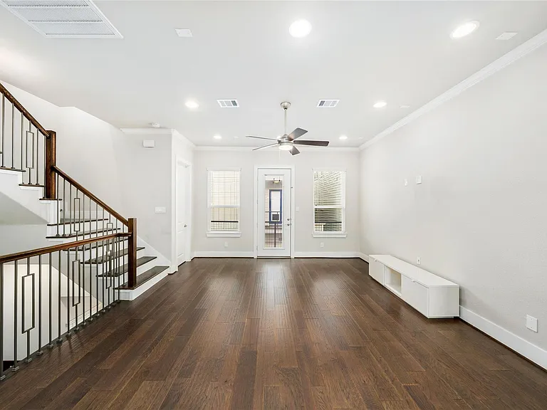 420 W 28th St #D — Photo 13