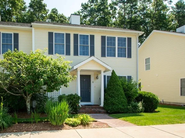 204 Center St APT 5, Pembroke, MA 02359