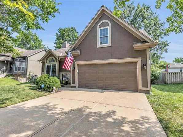 1223 E Sheridan Bridge Ln, Olathe, KS 66062