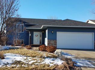 5305 S Baneberry Ave, Sioux Falls, SD 57106