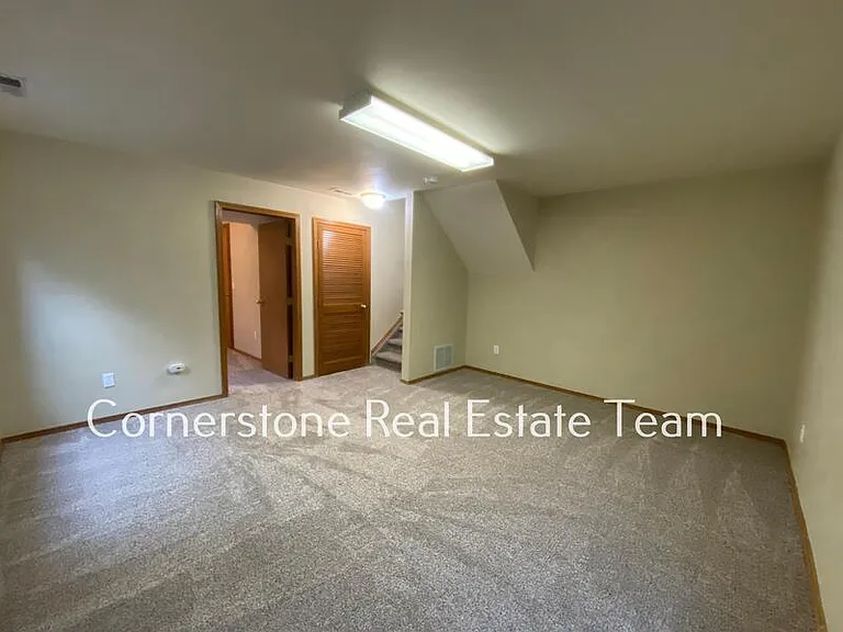 1345 Coolcrest Dr — Photo 24