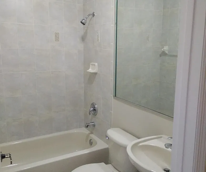 7201 NW 174th Ter #207