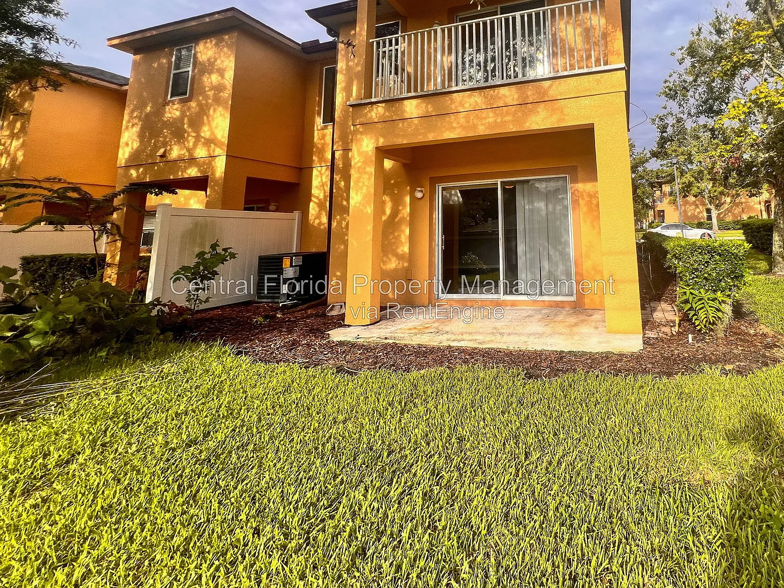 3 bed, 2.5 bath, 1406 sqft, $2,100 — Photo 4