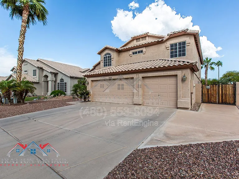 1231 N Layman St — Photo 2