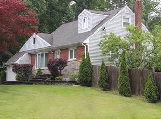 161 N Middletown Rd, Nanuet, NY 10954