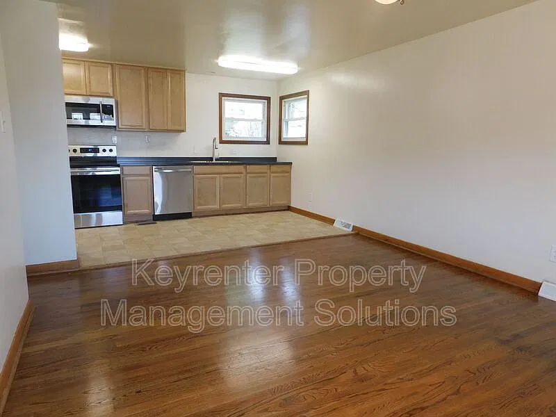 3 bed, 1.0 bath, 960 sqft, $1,400 — Photo 4