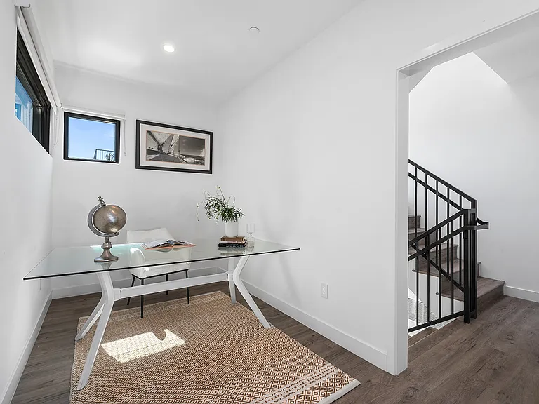 1016 N Martel Ave #108 — Photo 11