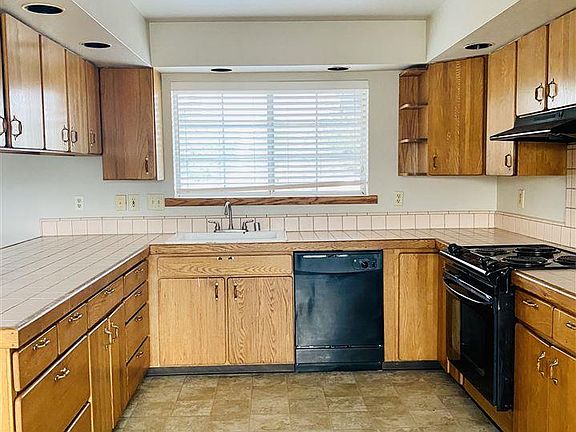 4th image of 471-225 Linco Ln