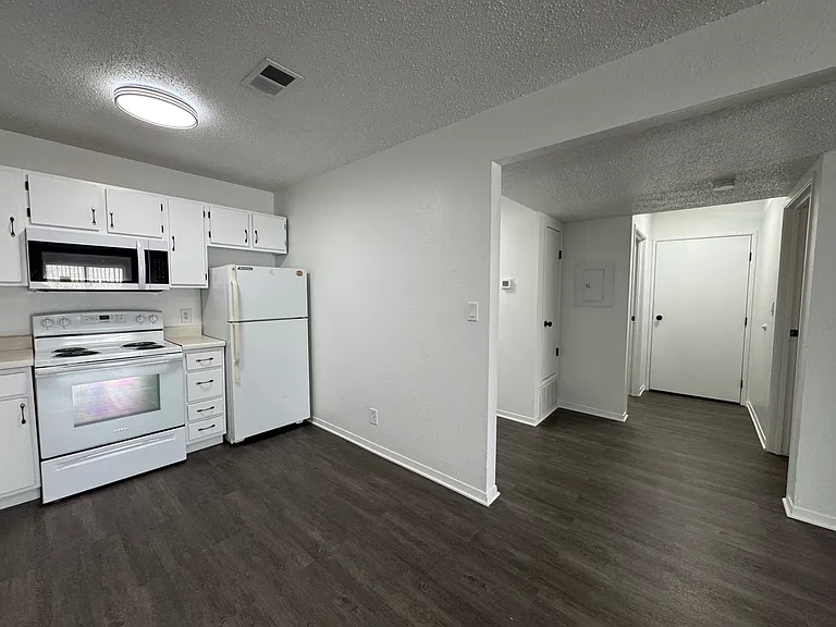 Prairie View Apartments — Photo 16