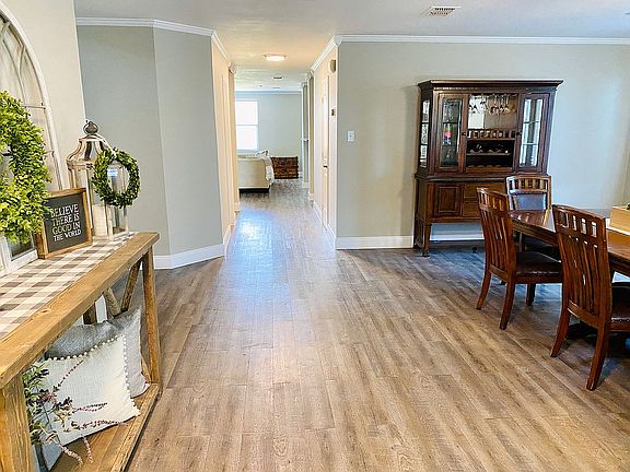 2nd image of 1729 Silverwood Ln