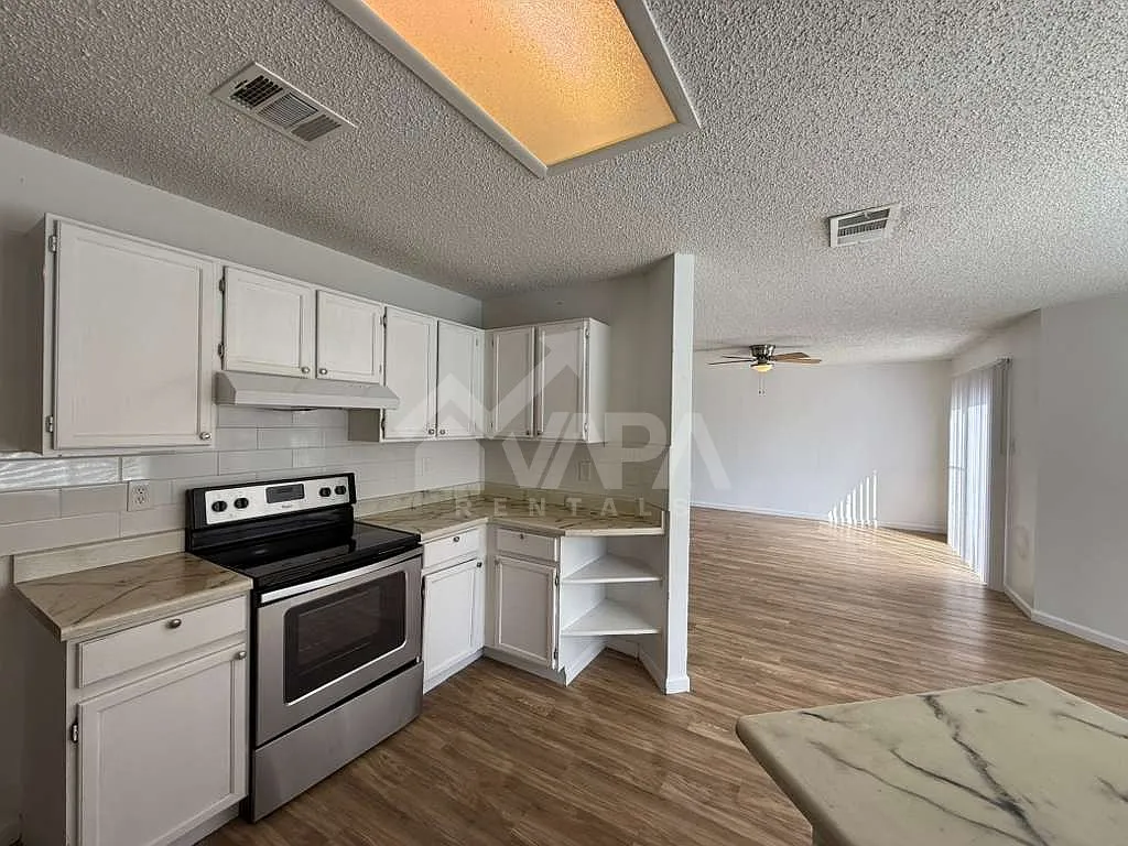 3 bed, 2.5 bath, 1812 sqft, $2,150 — Photo 3