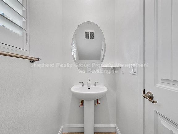 5th image of 12167 Chutes Ct