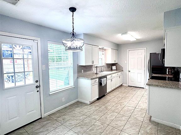 4th image of 2809 La Mesa St