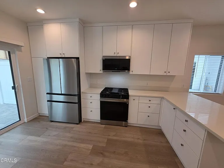 6746 Ben Ave — Photo 2