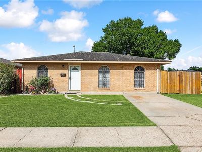 1100 Sandalwood Dr, Harvey, LA, 70058