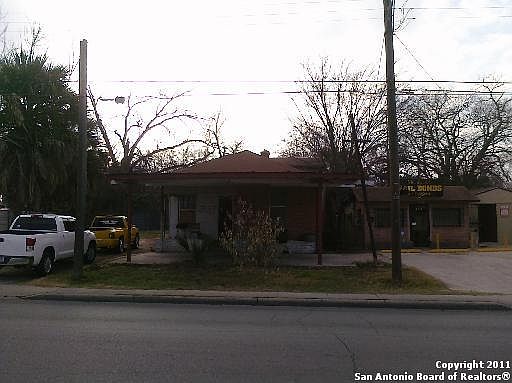 1st image of 217 S NEW BRAUNFELS AVE