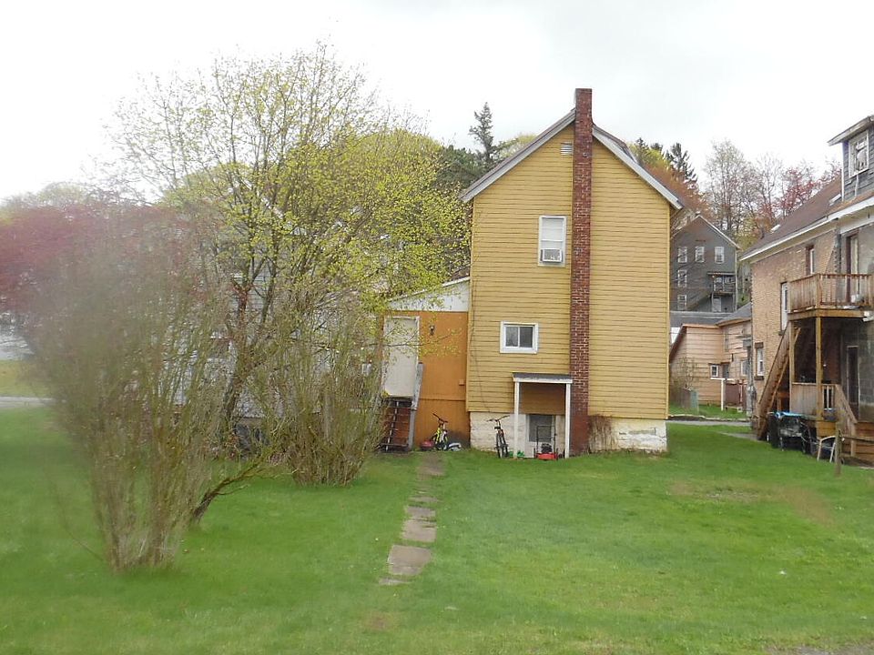 2nd image of 218 Morrison St