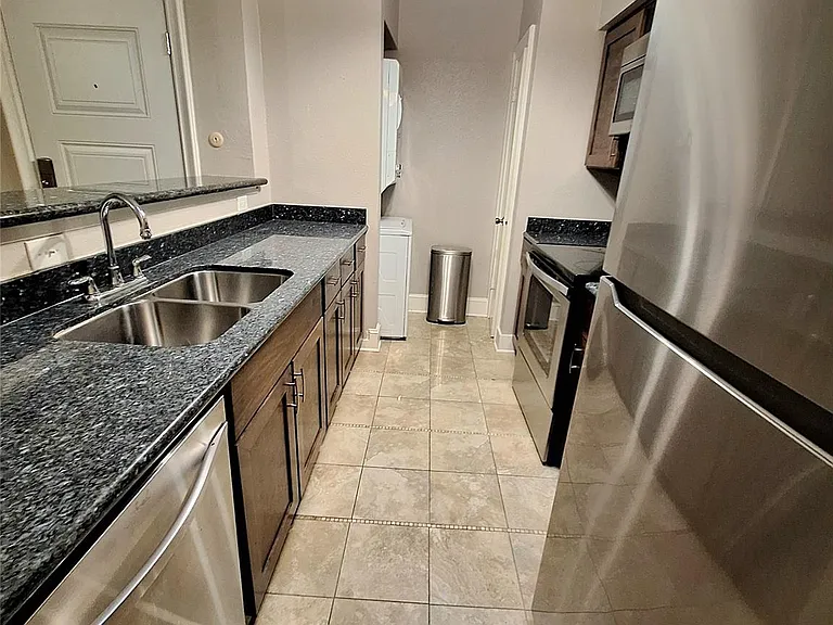 2425 Augusta Dr #4 — Photo 12