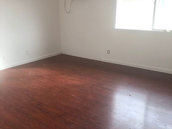 3rd image of 3228 Fairview Ct APT 11