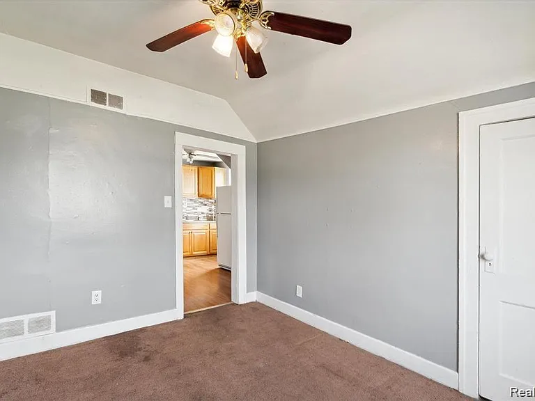 7068 Ford Ave — Photo 4