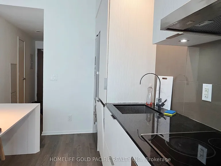 1 Bloor St E #902 — Photo 5