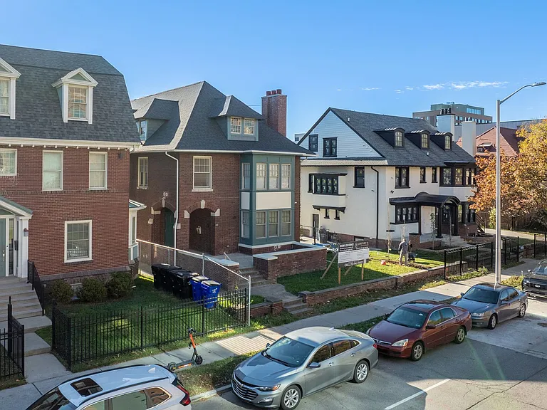 240 Mack Ave — Photo 35