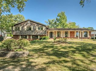 12122 Regency Dr, Saint Louis, MO 63128