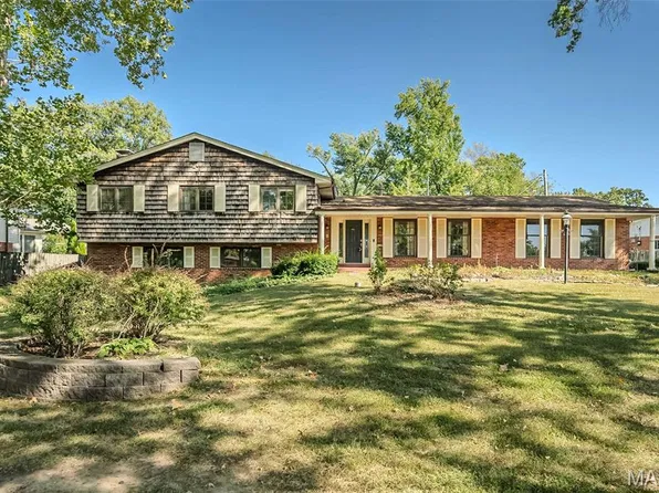 12122 Regency Dr, Saint Louis, MO 63128