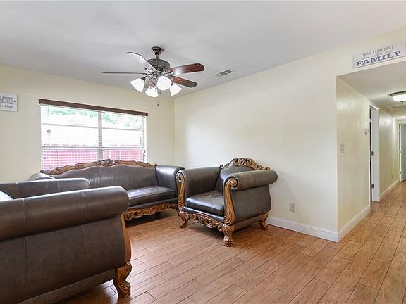 3rd image of 3205 W Rogers Ave