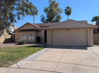 919 N STARLING Drive, Gilbert, AZ 85234