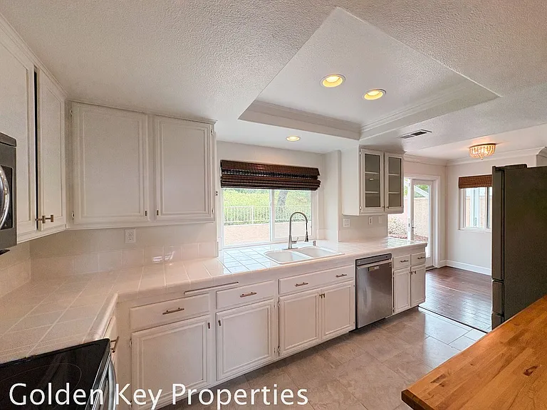 3274 San Tomas Dr — Photo 11