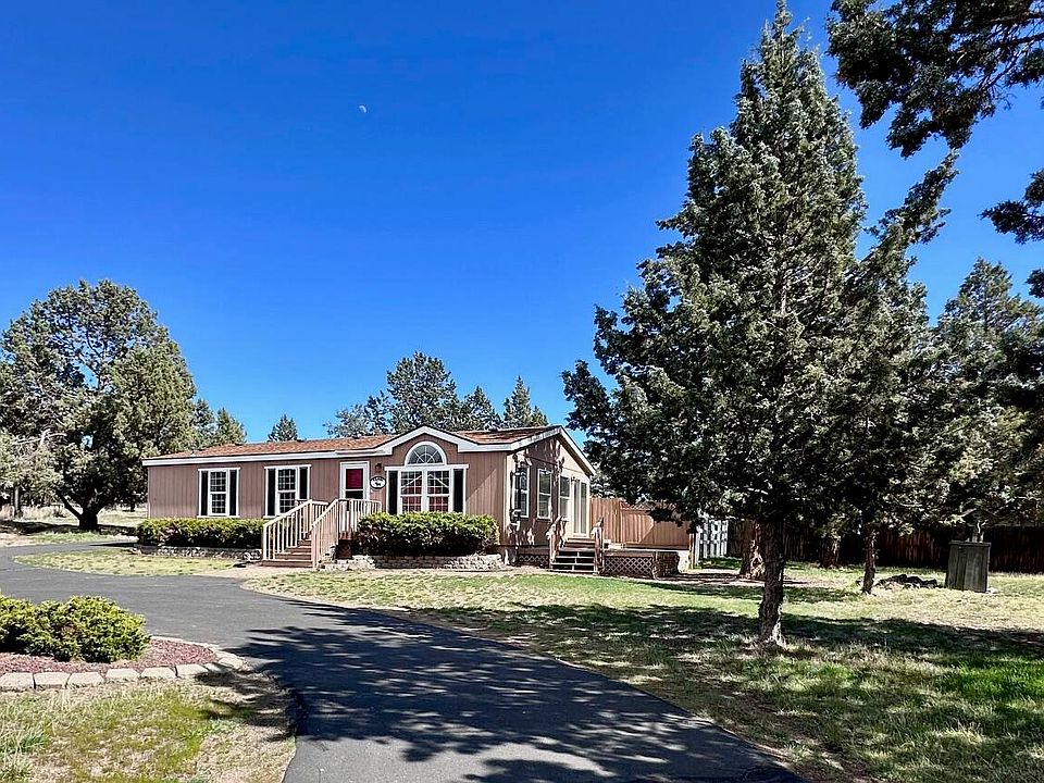 1st image of 9065 SW Panorama Rd