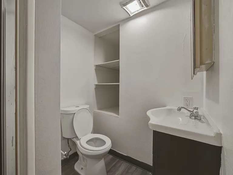 325 Ella St — Photo 9