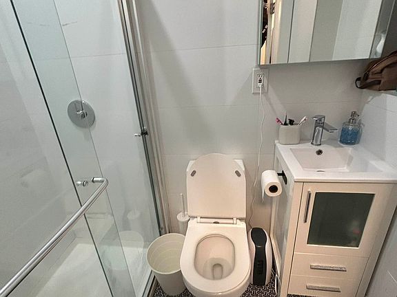 5th image of 838 Flatbush Ave #2A